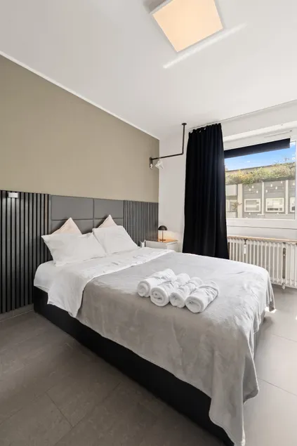 Charming studio apartment in a prime location with balcony - Image 1