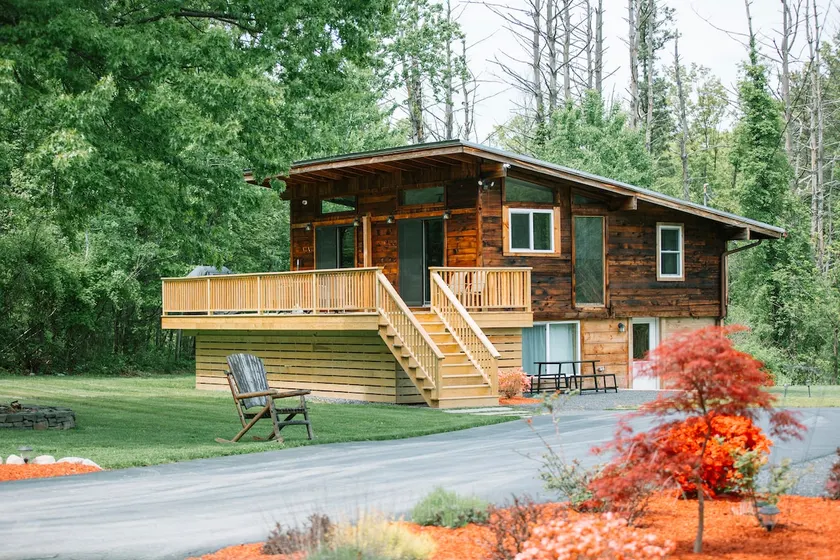 Umana's Cabin, cozy, comfy, 5+ acres of land - Image 1