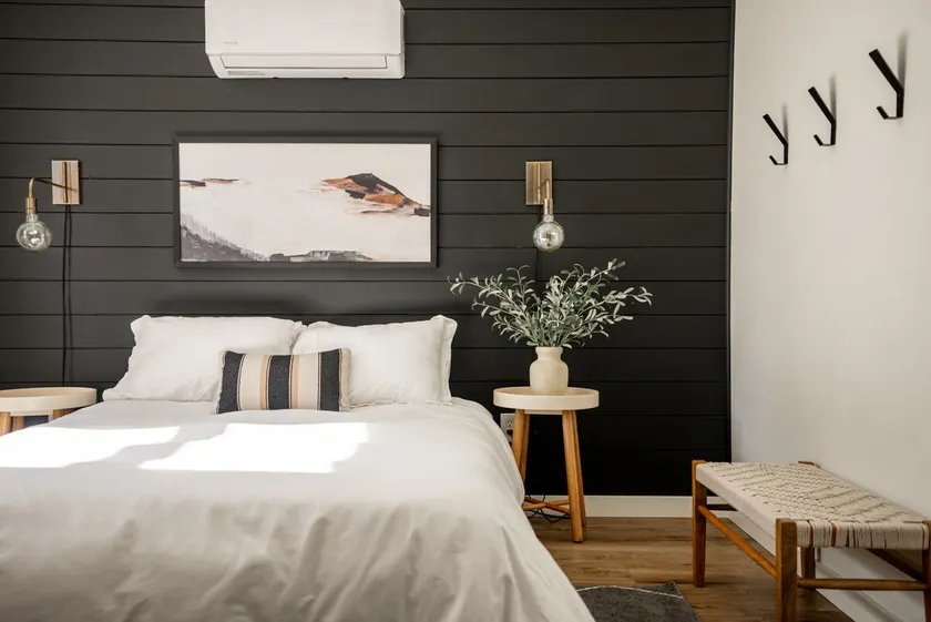 Pet-Friendly Flat with Private Yard - Image 1