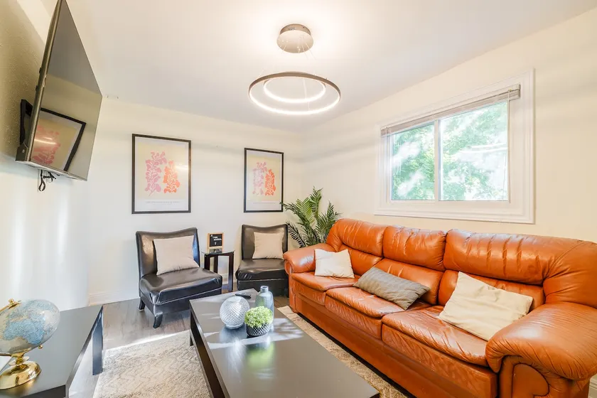 Free parking! 2 bdrm 5 min walk to fallsview blvd - Image 1