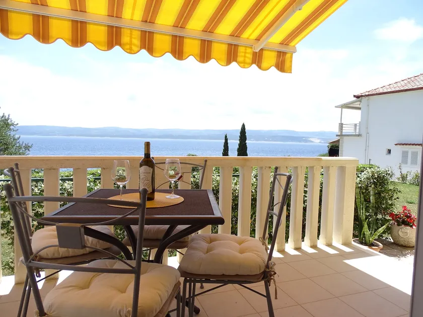 4-pax Apartment on the beach with terrace & view - Image 1