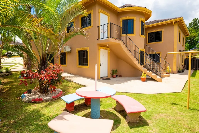 Cozy , Safe and Private unit with a/c at DW APTS - Image 1