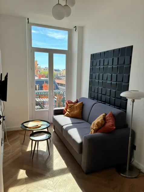 301a Charming 2 rooms refurbished super center - Image 1