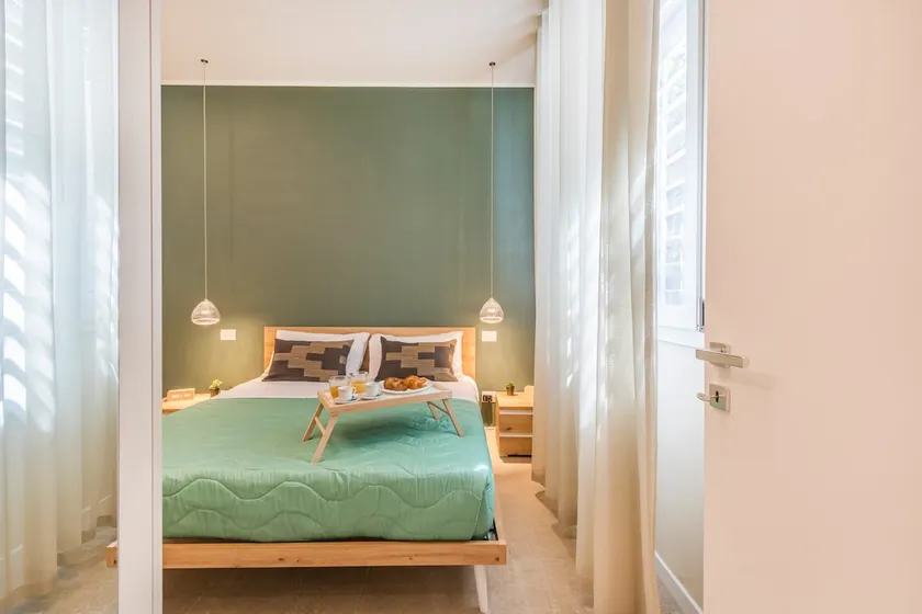 Motor Valley Vibes in a Urban Green Retreat - Image 1