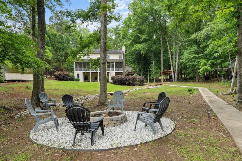 Beautiful Updated Lake House w/ private deep water dock - Image 1