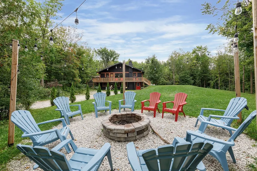 UrbanChalet: Secluded 20Acres W/Pizza Oven+Firepit - Image 1