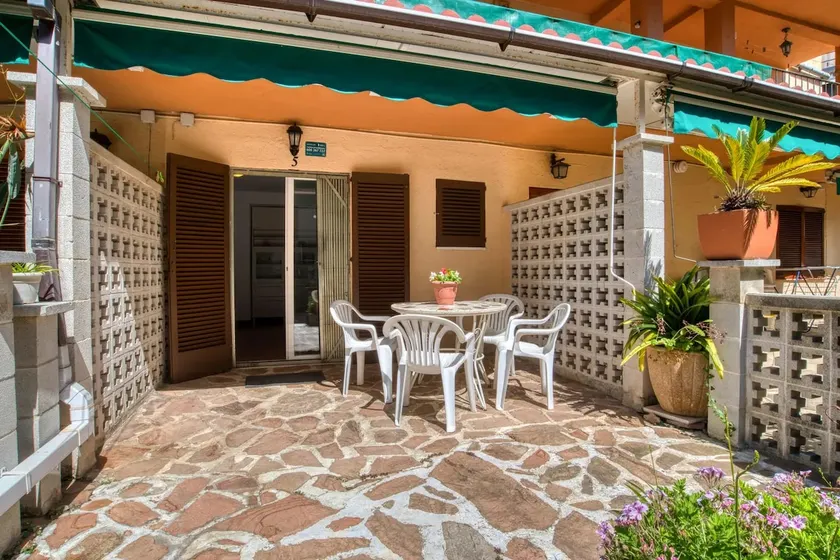 Nice apartment with terrace - Image 1