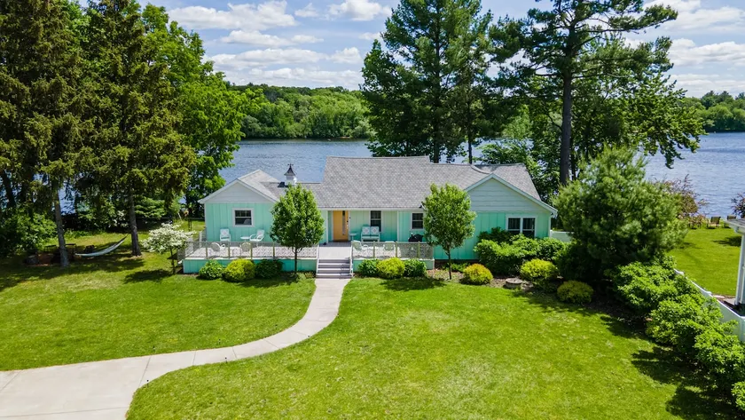 The Lily Pad: Retro 4BR w/ Hot Tub on Lake Wissota - Image 1