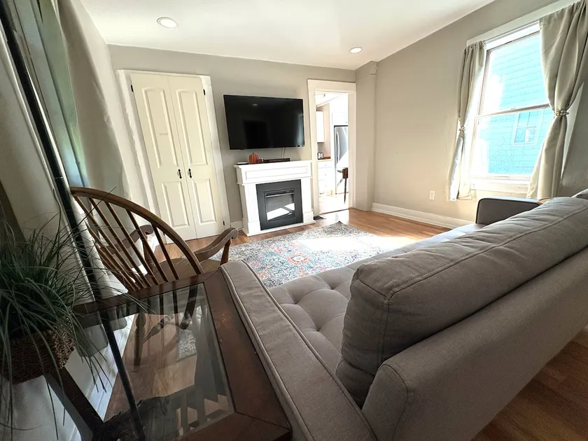 Cozy 1BR in Downtown Greenfield – Walk to Shops - Image 1