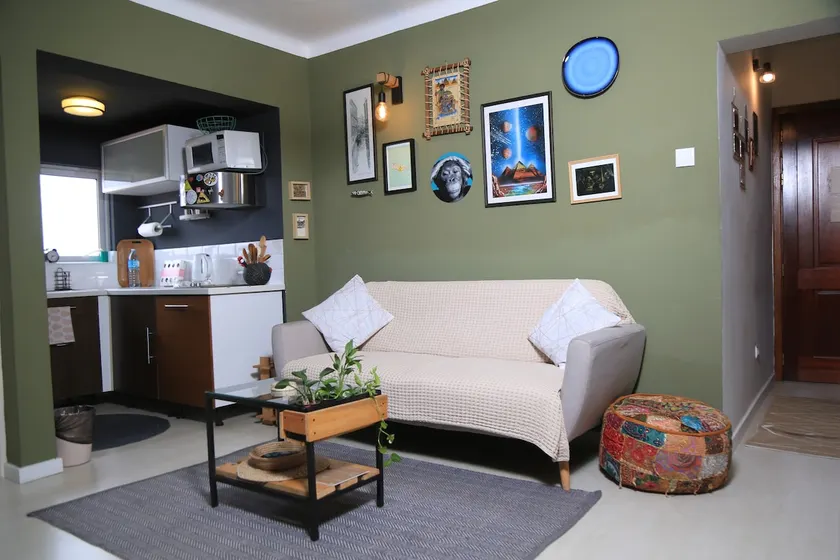 Central 2 bedroom, with 2 beds, large balcony and office - Image 1
