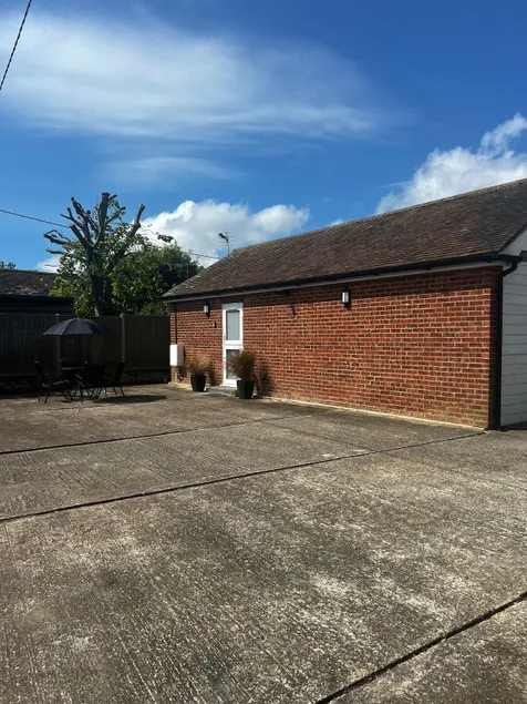 Willow Lodge - Image 1