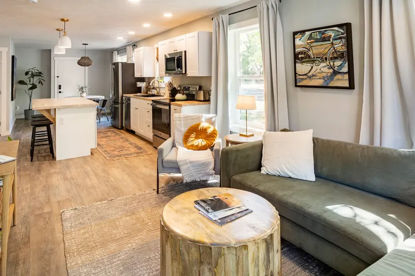 Spacious 2 bedroom apartment in great location. - Image 1