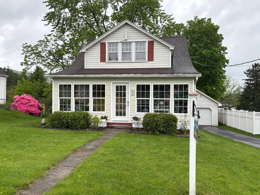 Sayers Lakeview Cottage fishing, boating and PSU! - Image 1