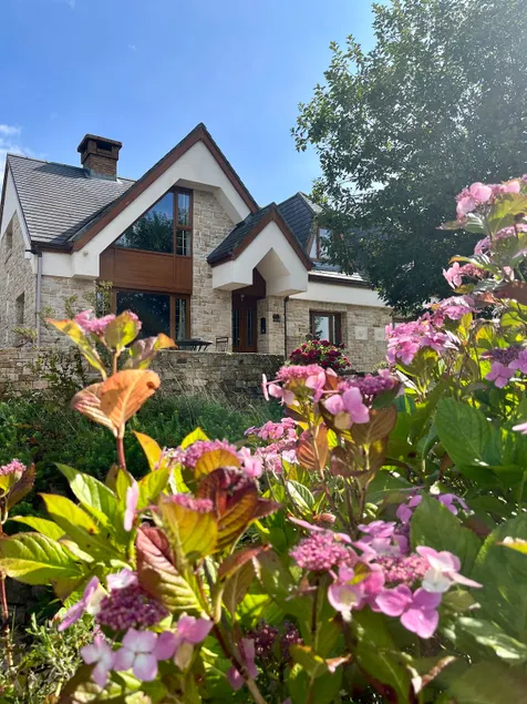 3-bedroom Apartment with Lake Views in Drumshanbo - Image 1