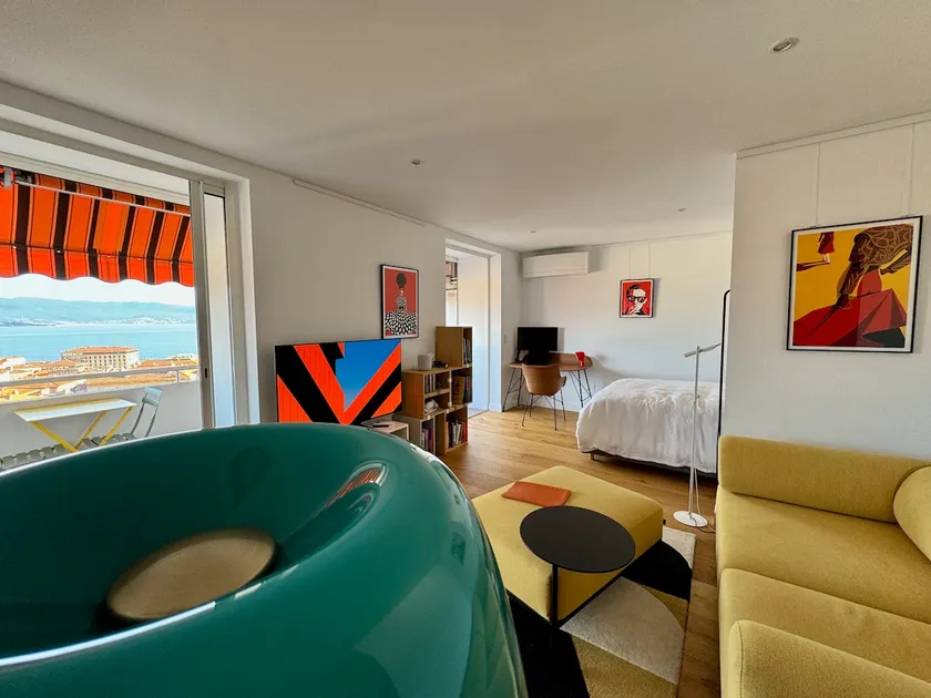 45 m2 suite with private parking in the city center - Image 1