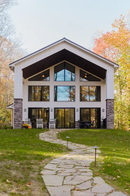 Private Lakehouse getaway with all modern comforts - Image 1