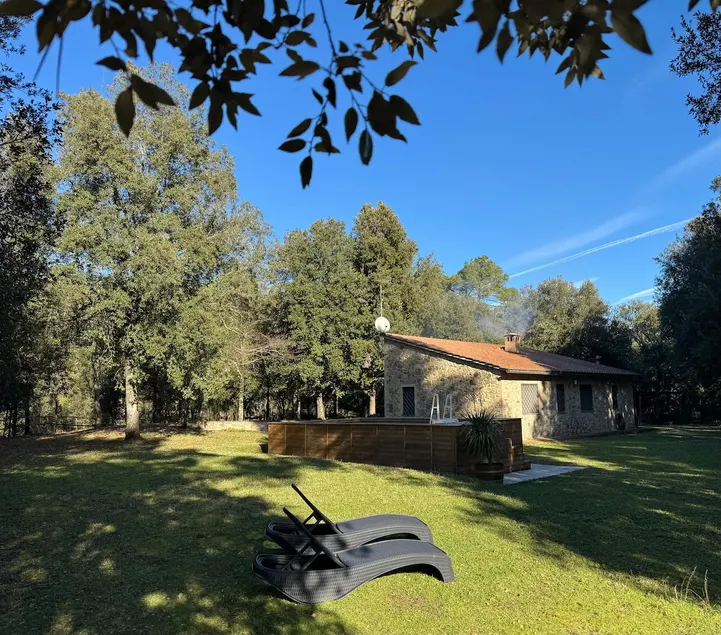 a cosy country cottage in a very private, secluded position. - Image 1