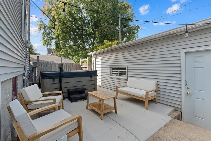 Look No Further - 3 Bed in Center of MKE's Bayview - Image 1