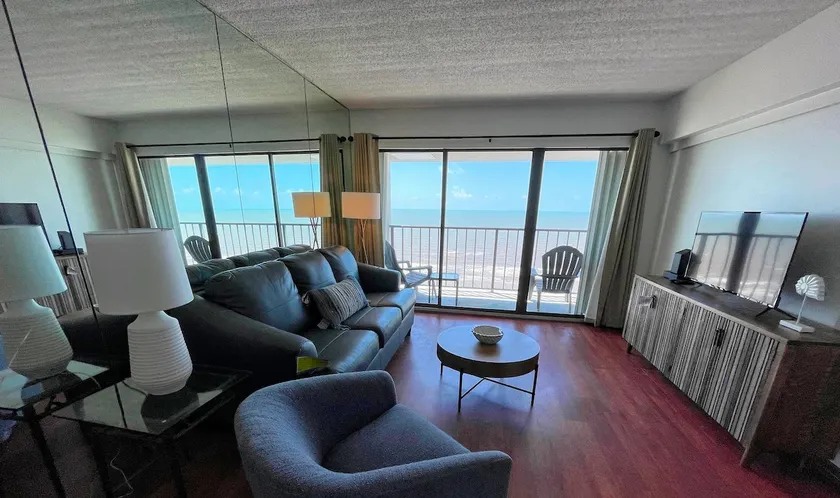 Beachfront 10th floor Stunning Views, Pool /Tennis - Image 1