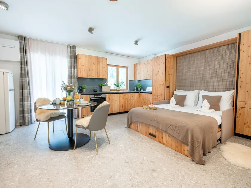Studio Apartment - Image 1