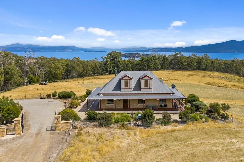 Private Sanctuary in Alonnah (3BR) fenced Seaviews - Image 1