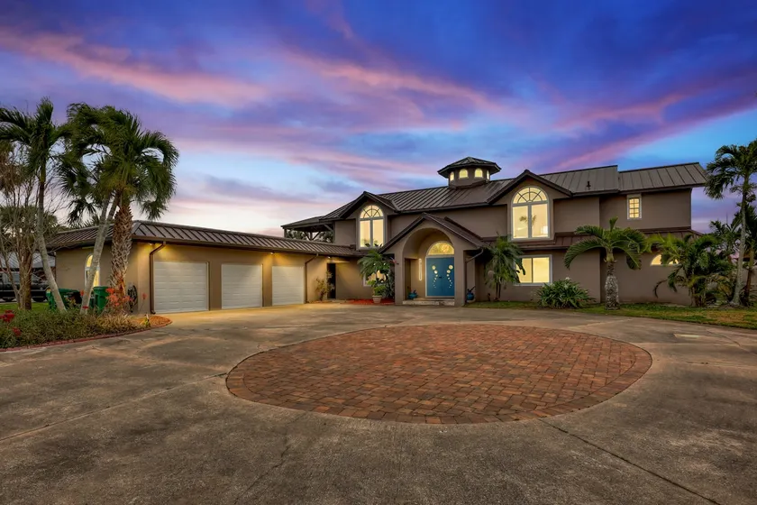 Riverfront Retreat 5 Bdrm 5.5 Bath Pool Home - Image 1
