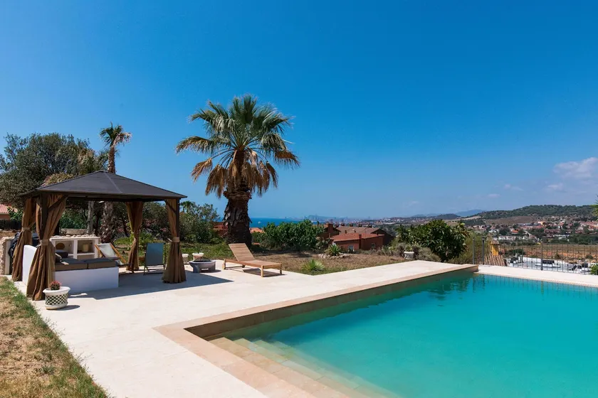 Private Loft with Pool, Sea and Barcelona Views - Image 1