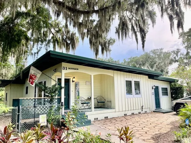 Charming  3/2 Cottage- Close to beach & Historic Downtown - Image 1