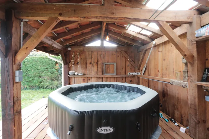 Azur – 7-person house with Jacuzzi near lake/ocean - Image 1