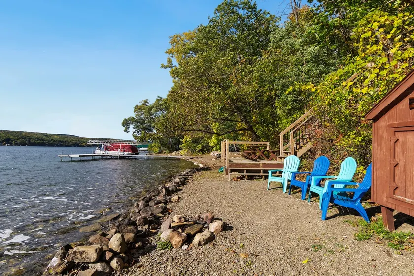 Classic Keuka Lake Cottage on the Bluff! Walk-in lake frontage! - Image 1