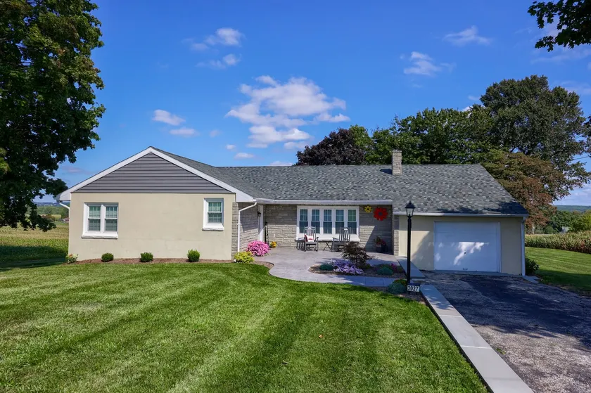 New Breeze Guesthouse, 3BDR Home/Private Backyard - Image 1