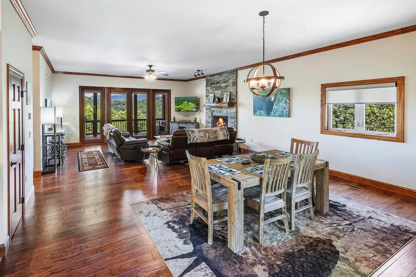 New Modern Mountain Condo with Vista Mountain Views, Large Deck, Washer & Dryer! - Image 1