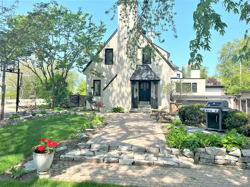 Rideau River / Kingsview Park / Tudor Style House - Image 1