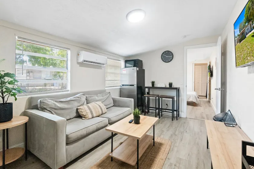Comfortable Queen Suite | Near Lauderdale-by-the-Sea - Image 1
