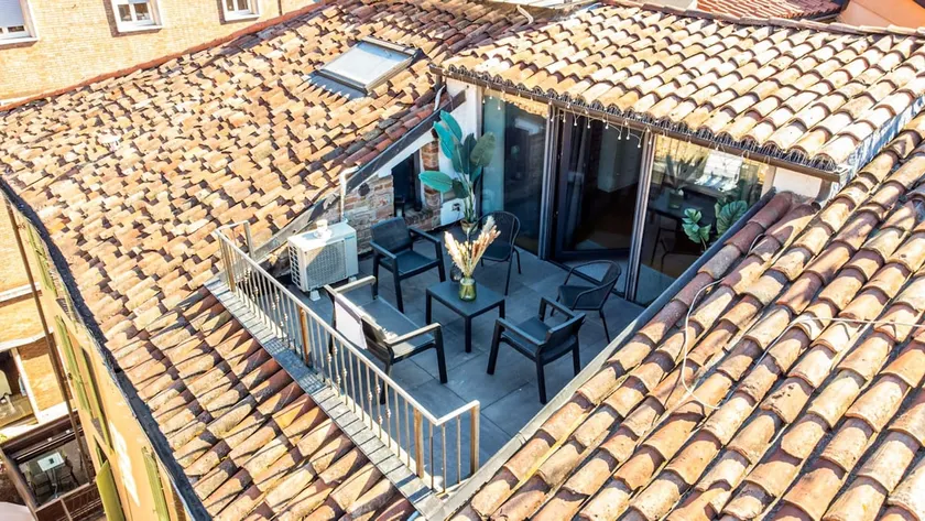 Residence with terrace in Piazza San Secondo – Wi-Fi, A/C - Image 1