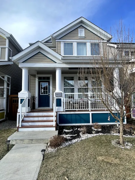 Home in lake community - Image 1