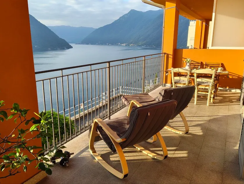 Panoramic lake view - Image 1