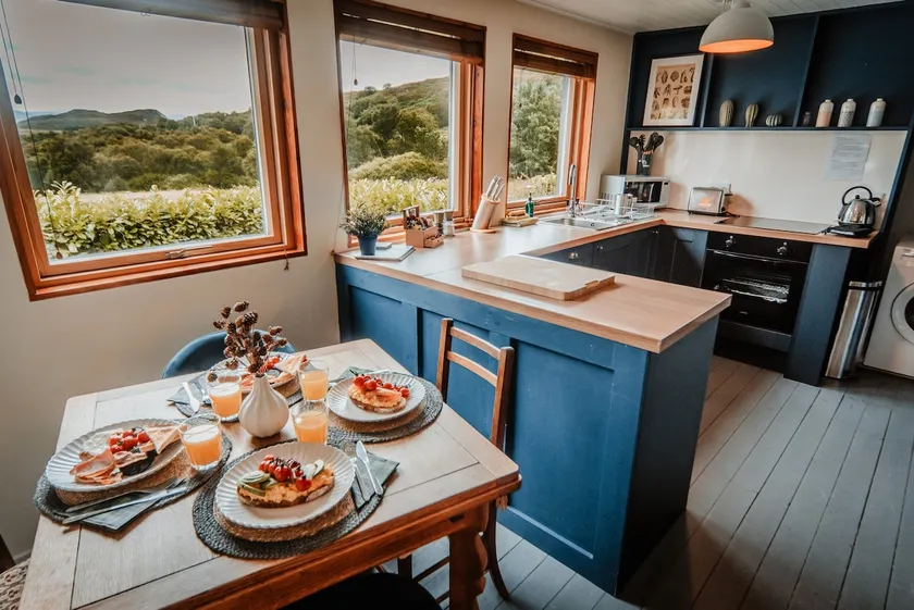 Spacious 1 bedroom barn conversion Skye - Image 1