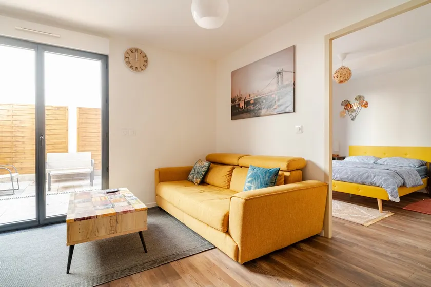 Chic & Contemporary Apartment Private Terrace - Image 1