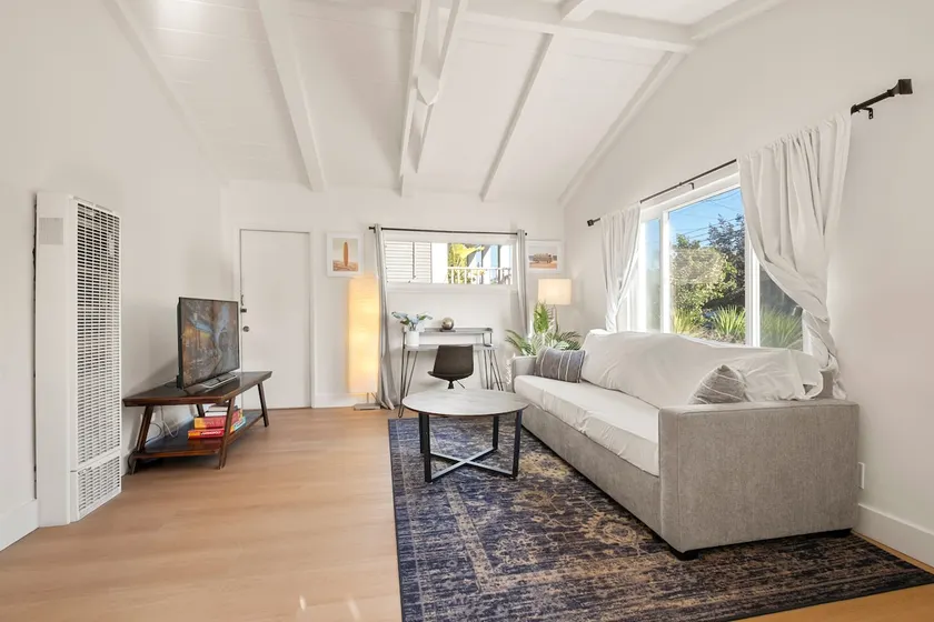 Convenient 1BD Near Bushrod & Berkeley w/ Parking - Image 1