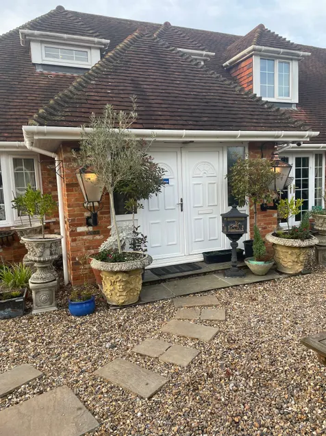 Flat one meadows - Image 1