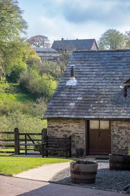 Charming cottage set within wild surroundings - Image 1