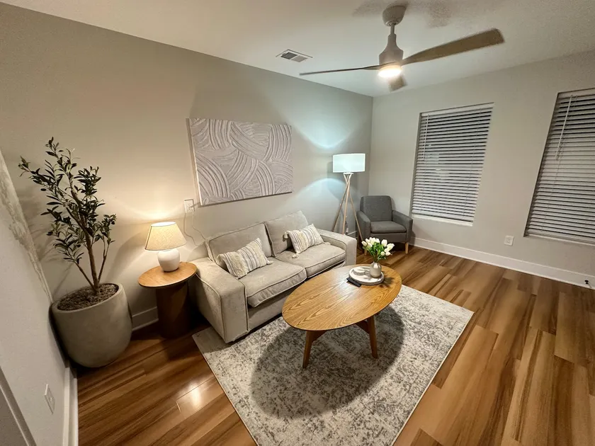 Beautiful 1st Floor Apt in Modern Home - Image 1