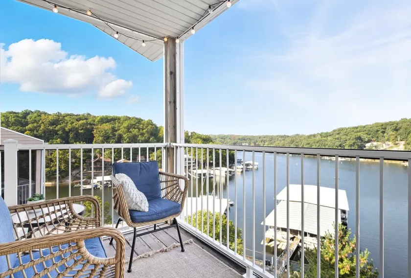 Waterfront Ozark Getaway - Image 1