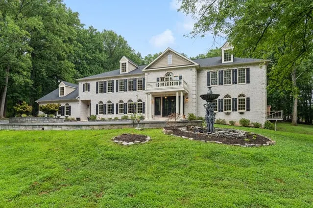 Elegant Georgian house in Potomac Maryland - Image 1