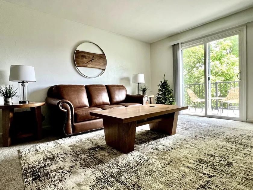 Peaceful 2-Bedroom Apt in Downtown Centerville 3 - Image 1