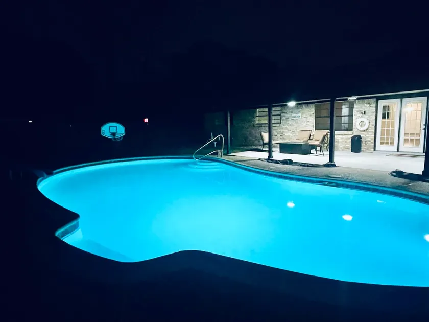 Private Pool, Game Room, King Bed, Sleeps 10, Baytown Home with WiFi & Parking - Image 1