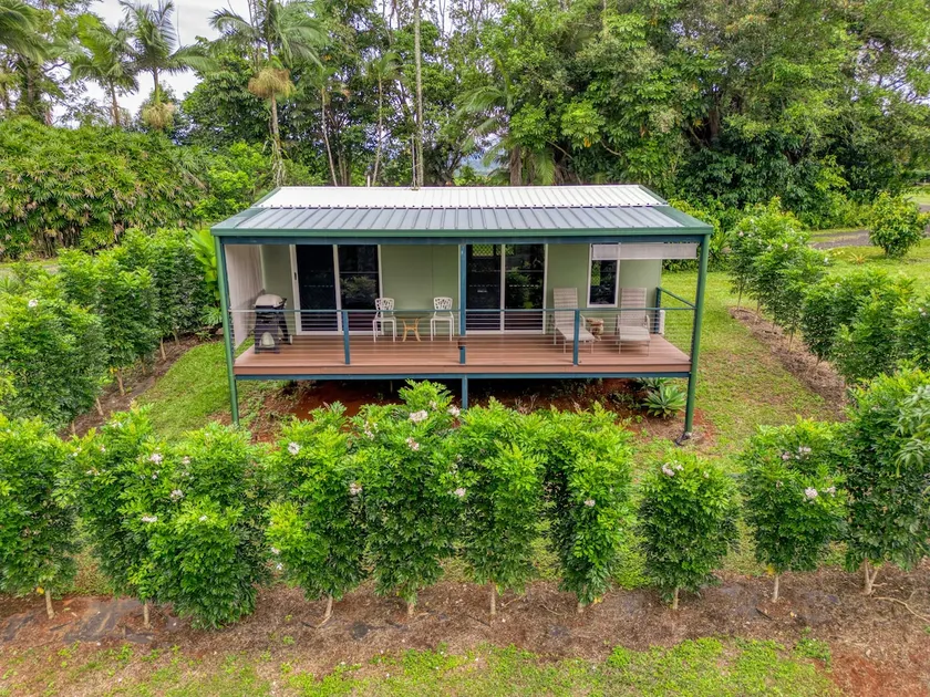 Mena Creek Flower House - Image 1