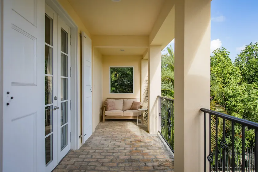 Moko Jumbie House - Indigo Suite - Image 1