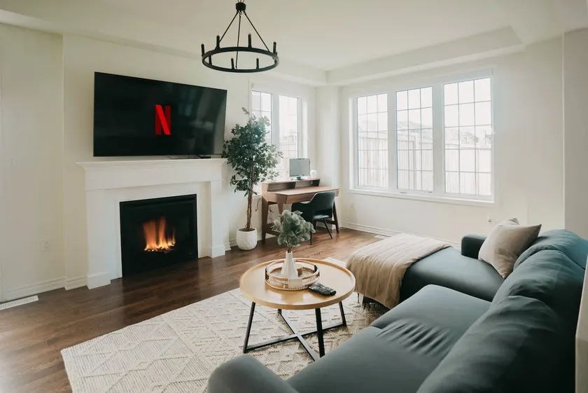Toronto [45 mins] Sleep 8| Free Parking | Backyard - Image 1